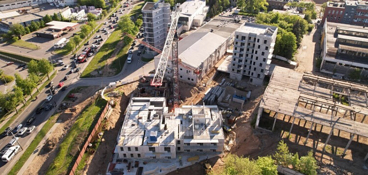 Residential building with a parking slab